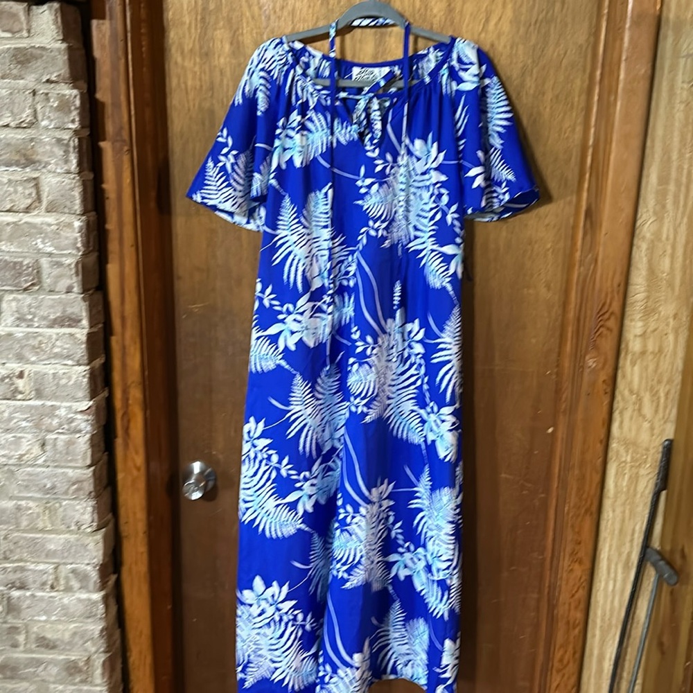 Vintage Hawaiian Dress with belt!